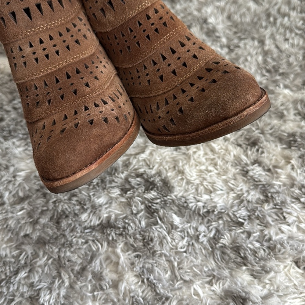 Sofft Westwood II 2 Pergorated Ankle Booties - Picture 10 of 10